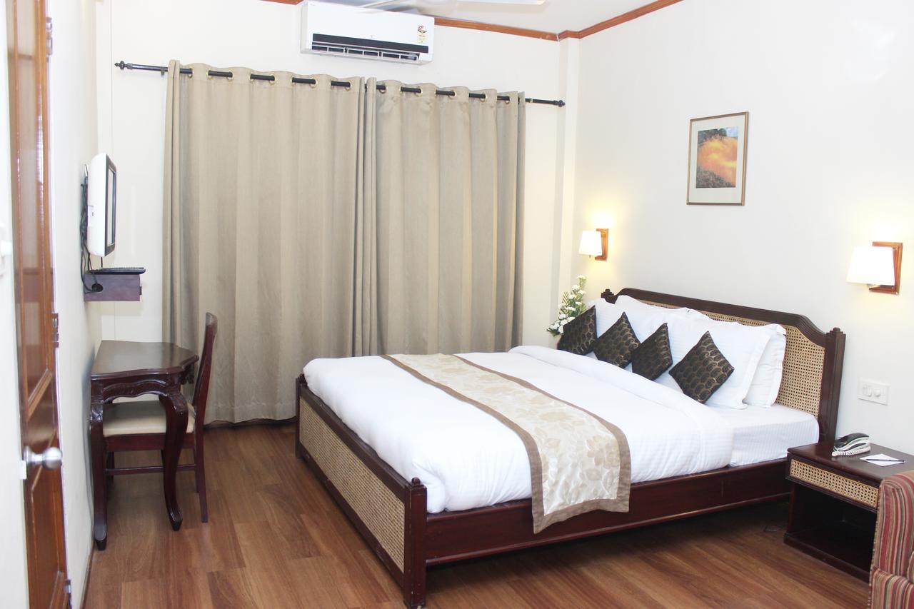 גווהטי Landmark Hotels מראה חיצוני תמונה